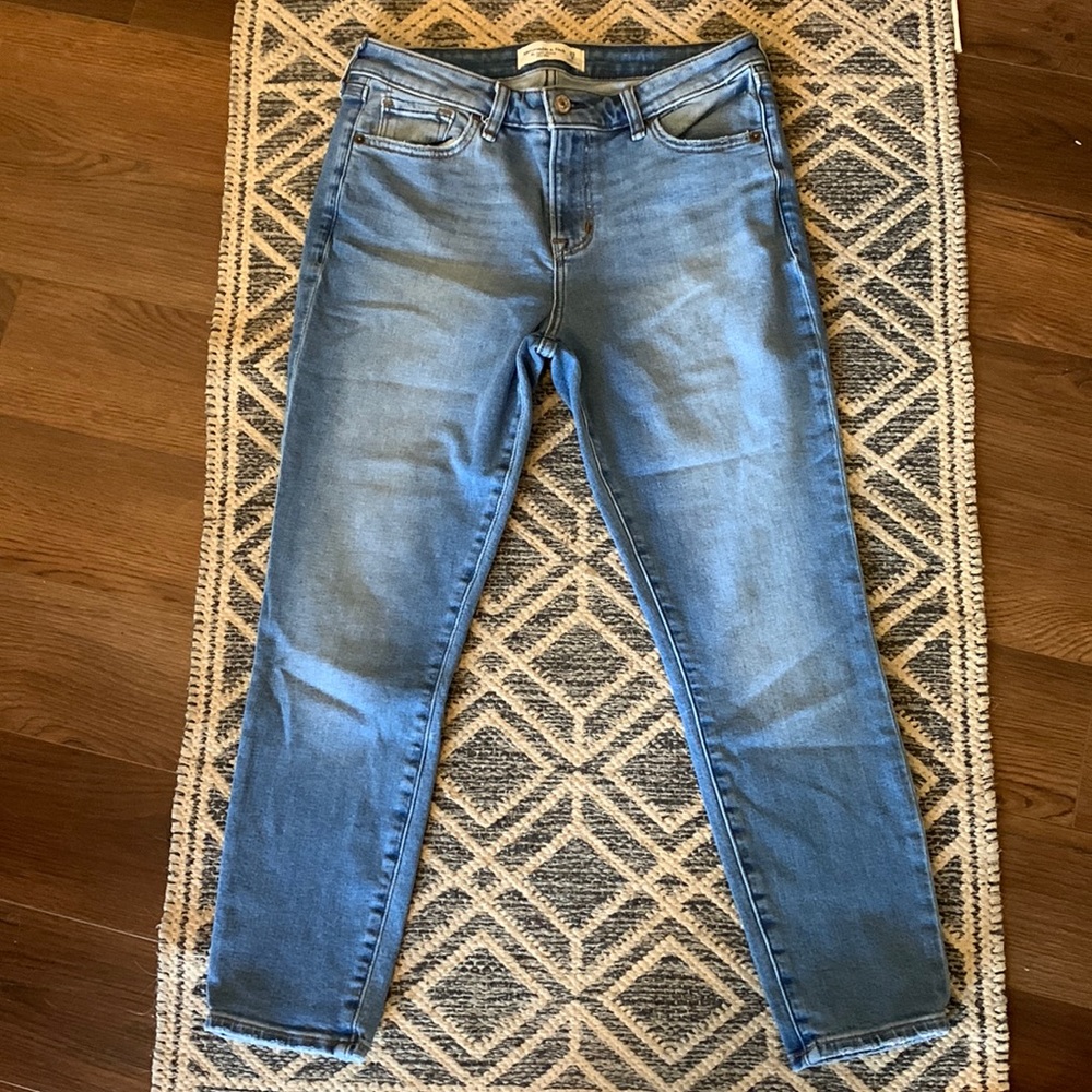Abercrombie and Fitch. Size 8 extra short. The super skinny mid rise